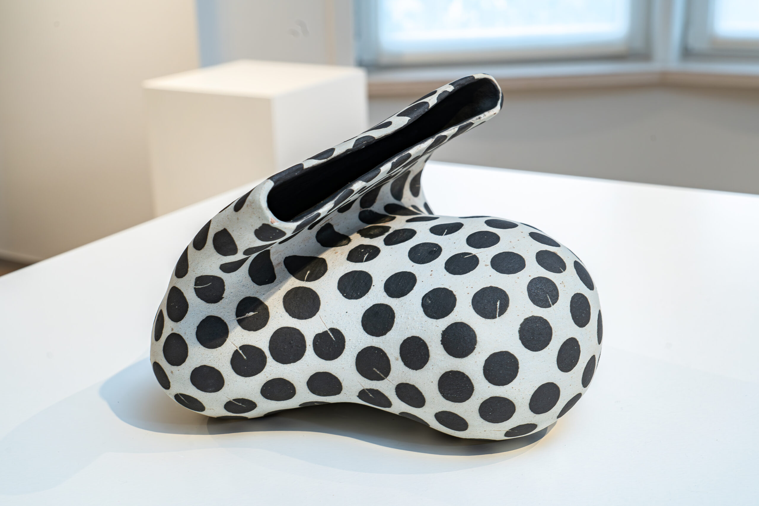 2 Wall sculptures with dots - Image 1