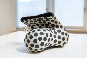 2 Wall sculptures with dots - Image 2