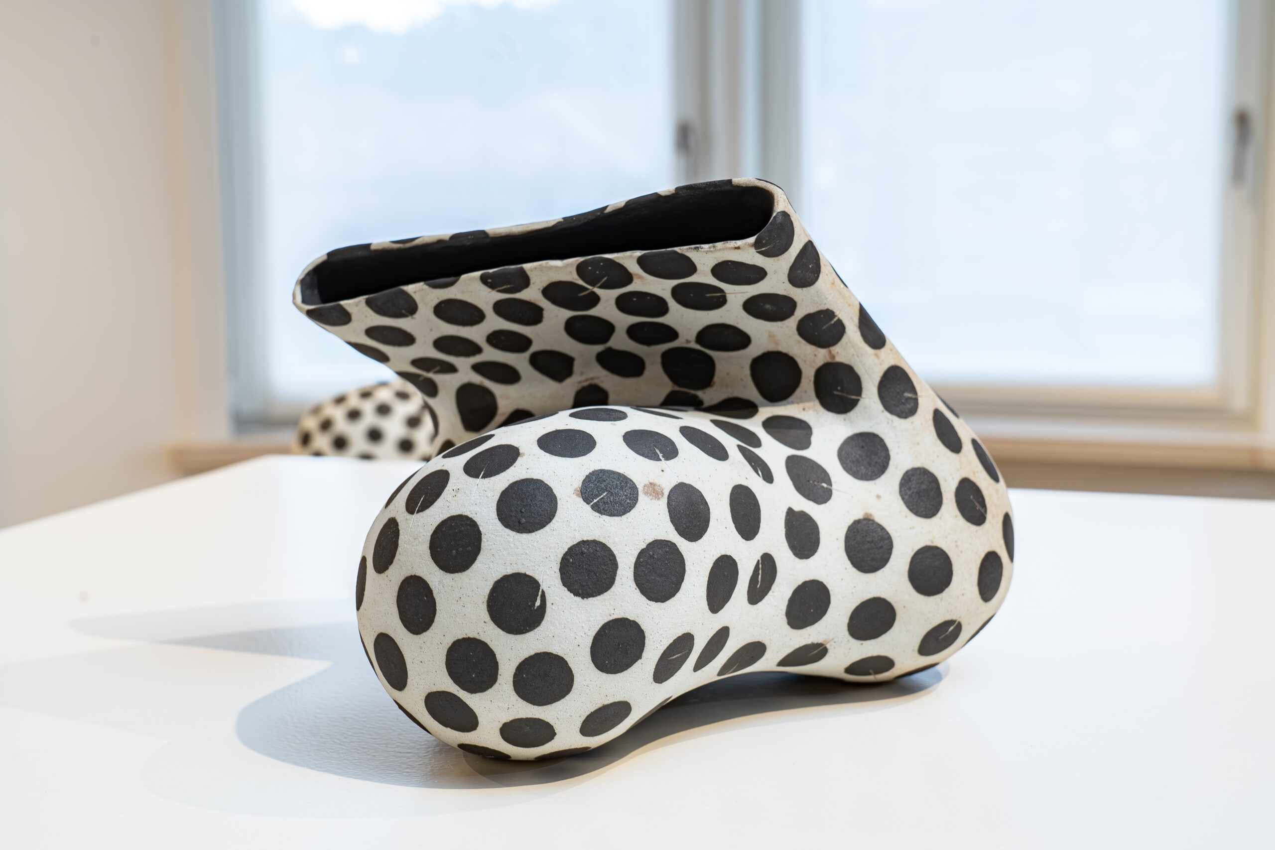 2 Wall sculptures with dots - Image 2