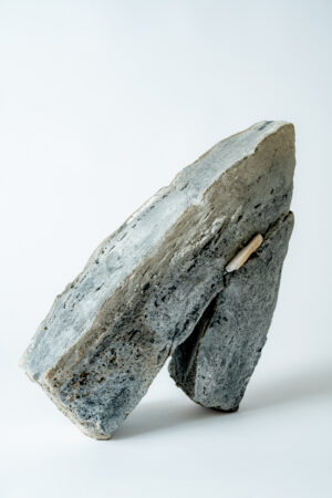 Sculpture triangle avec pierre gypse