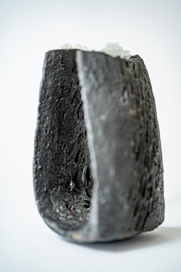 Une borne avec verre